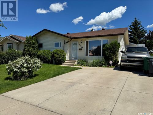 430 Konihowski Rd, Saskatoon, SK, S7S1C5 | Card Image