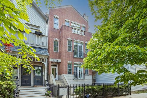 2-1951 W Melrose St, Chicago, IL, 60657-8133 | Card Image