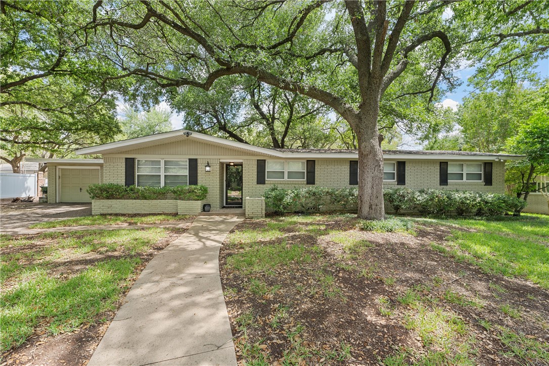 Royal Oaks Dr, Waco, TX 76710