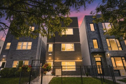 4053 S Prairie Ave, Chicago, IL, 60653-2212 | Card Image