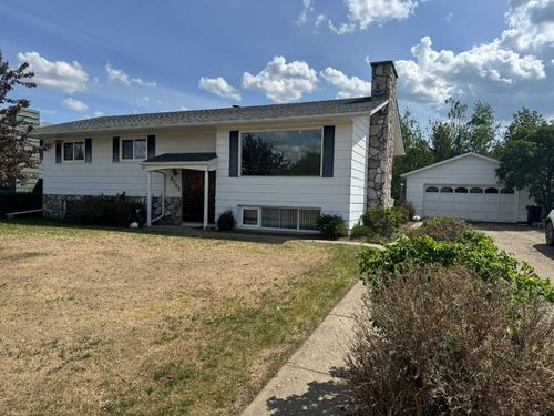 8005 94 Street, Peace River, AB, T8S1E8 | Card Image