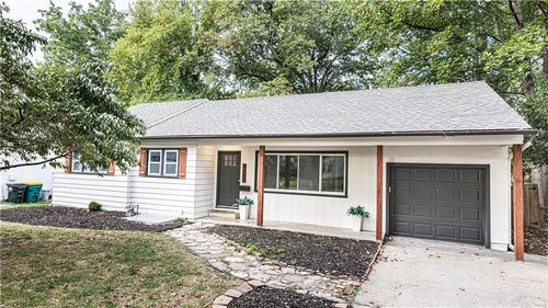 8340 Riggs St, Overland Park, KS, 66212-1130 | Card Image