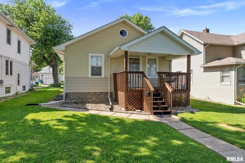 240 15th Ave, East Moline, IL, 61244-1311 | Card Image