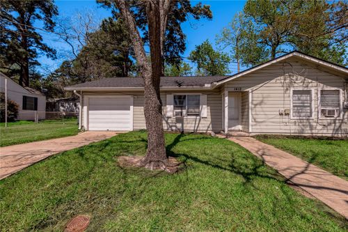 a-1412 22nd St, Huntsville, TX, 77340-5045 | Card Image