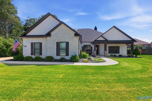 161 Somerton Dr, Huntsville, AL, 35811-7127 | Card Image