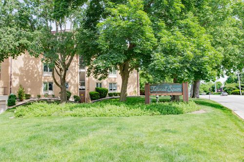 211-2420 W Talcott Rd, Park Ridge, IL, 60068-3770 | Card Image