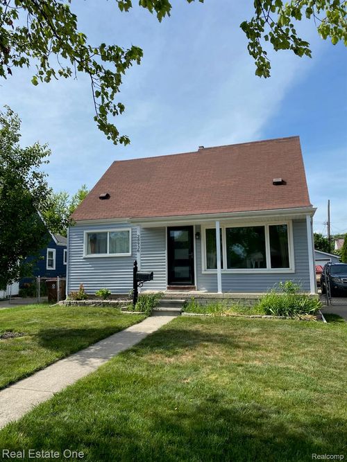 28936 Bridge St, Garden City, MI, 48135-2105 | Card Image