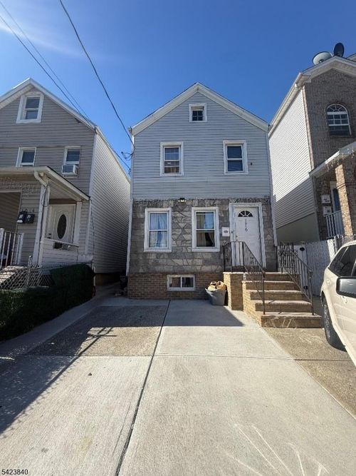 1016 Laura St, Elizabeth, NJ, 07201-1506 | Card Image