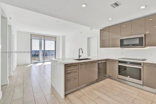 907-2000 Metropica Way, Sunrise, FL, 33323-3215 | Card Image