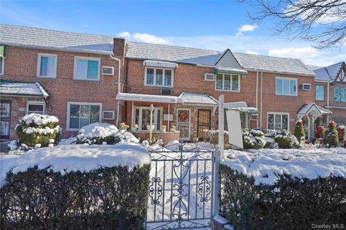 6161 79th St, Middle Village, NY, 11379-1337 | Card Image