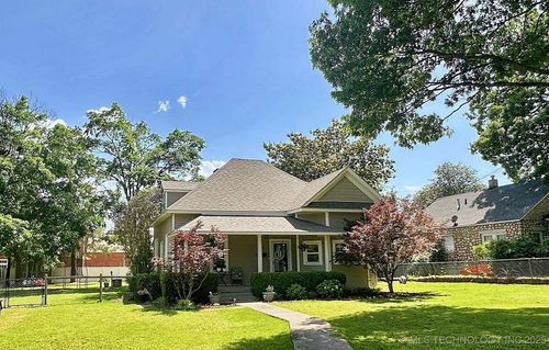 321 W Shawnee St, Tahlequah, OK, 74464-3627 | Card Image