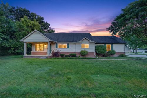 16830 Kenwood Ct, Roseville, MI, 48066-1993 | Card Image
