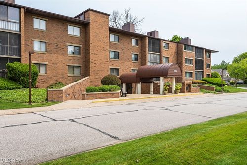 apt-302-100 Fox Hollow Dr, Mayfield Heights, OH, 44124-4167 | Card Image