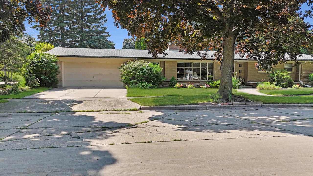 5th Ave, Kenosha, WI 53143