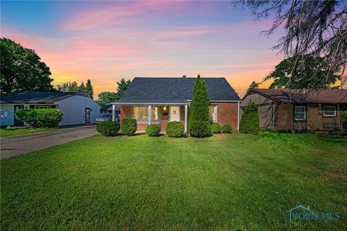 878 Lochhaven Blvd, Maumee, OH, 43537-3775 | Card Image