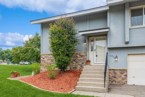 6976 Pima Ln, Chanhassen, MN, 55317-9230 | Card Image