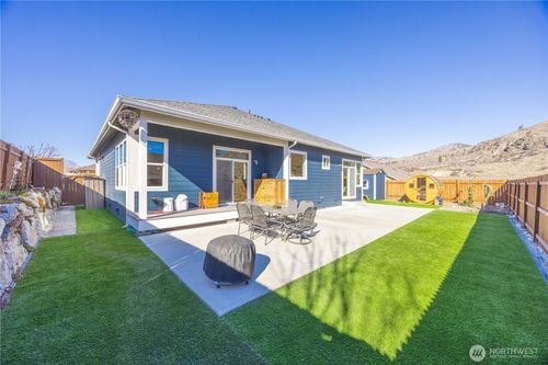 444 Hilltop Pl, Chelan, WA, 98816-3200 | Card Image