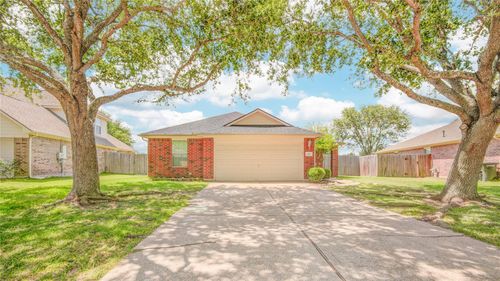229 River Basin Ln, Dickinson, TX, 77539-6182 | Card Image