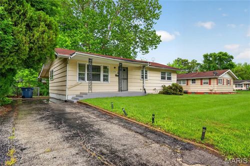 236 Forestwood Drive, St Louis, MO, 63135 | Card Image