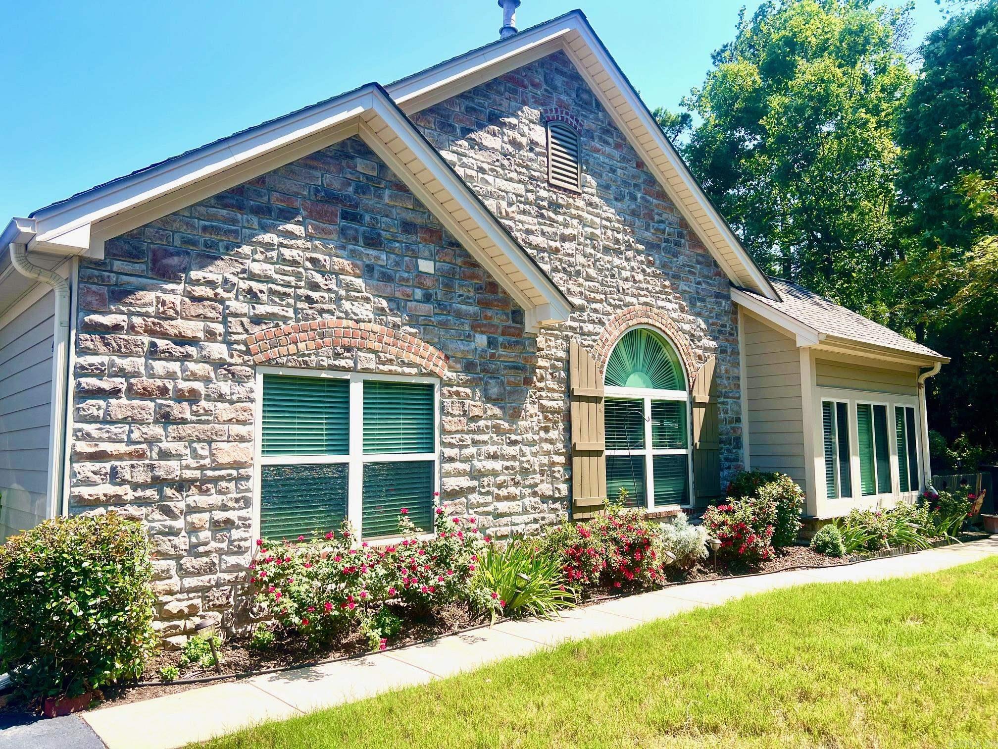 Mountain Terrace Cir, Maumelle, AR 72113