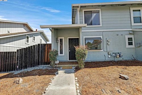 3285 Monika Ln, Hayward, CA, 94541-3467 | Card Image