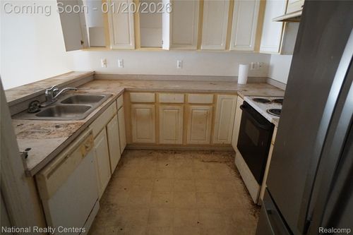 24-9025 Newport Way, Livonia, MI, 48150-4171 | Card Image