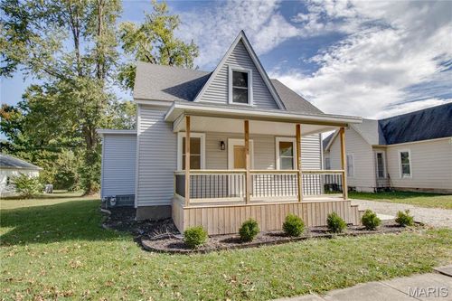 226 S Jackson Street, Pittsfield, IL, 62363 | Card Image