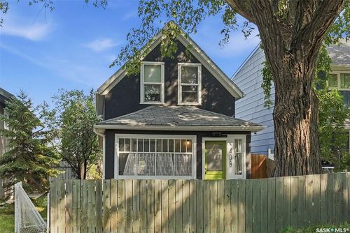 408 Av E S, Saskatoon, SK, S7M1S3 | Card Image