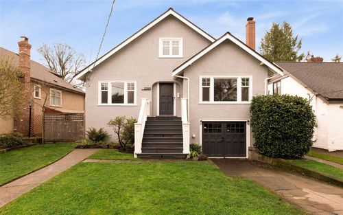 2399 Dalhousie St, Victoria, BC, V8R2H5 | Card Image