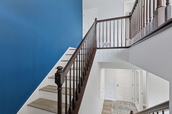 Foyer view to LL | Image 6