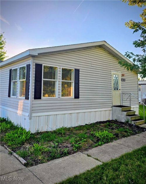 1426 Lancelot St, Streetsboro, OH, 44241-5042 | Card Image