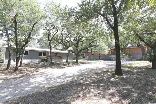 76 &amp; 76B Post Oak, La Vernia, TX, 78121 | Card Image