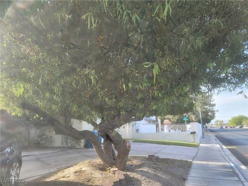 3833 S Eastern Ave, Las Vegas, NV, 89169-3322 | Card Image