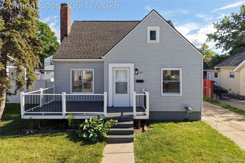 22427 Hanson Ct, Saint Clair Shores, MI, 48080-4023 | Card Image