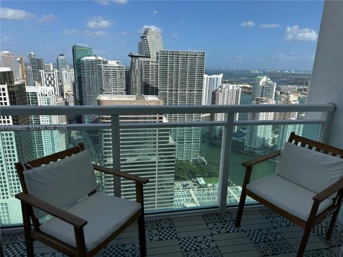 5402-950 Brickell Bay Dr, Miami, FL, 33131-3964 | Card Image