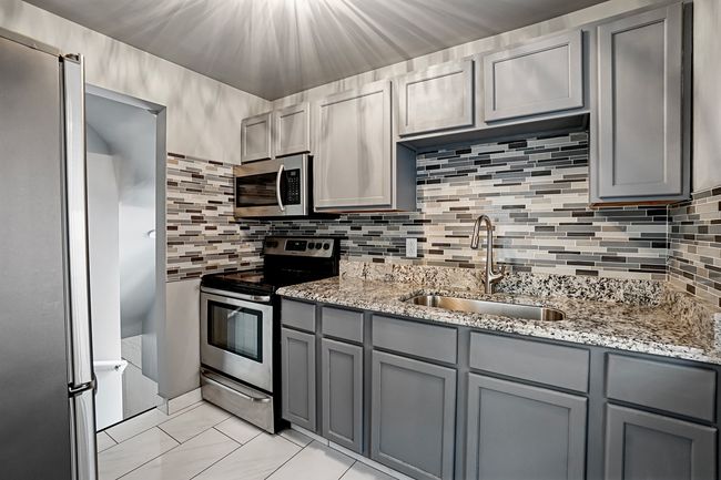 2640 Westbrook Dr, House other with 2 bedrooms, 1 bathrooms and 8 parking in Franklin Park IL | Image 8
