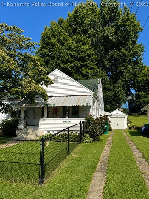 1611 Lawrence St, Parkersburg, WV, 26101-4063 | Card Image