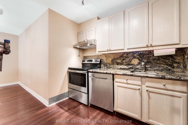 115 Royalton Pvt, House attached with 3 bedrooms, 2 bathrooms and 1 parking in Ottawa ON | Image 9