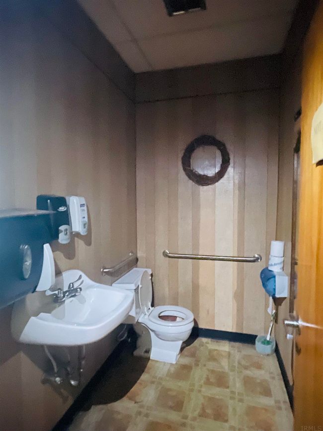 103 W Main St, Home with 0 bedrooms, 2 bathrooms and 2 parking in Larwill IN | Image 9