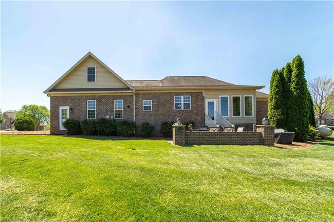 2181 Walnut Crossing Run, House other with 3 bedrooms, 3 bathrooms and null parking in Yadkinville NC | Image 4