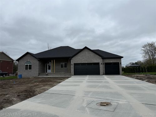 68125 Lake Angela Dr, Richmond, MI, 48062-1689 | Card Image