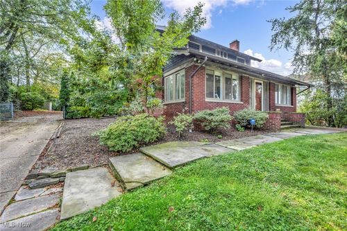 22400 S Woodland Rd, Shaker Heights, OH, 44122-3069 | Card Image
