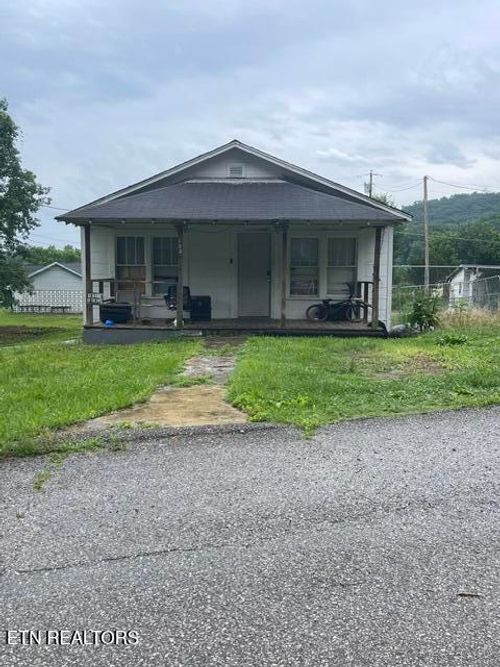123 Redwood Dr, Harriman, TN, 37748-6007 | Card Image