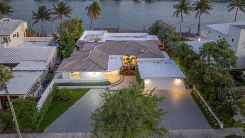 1690 Daytonia Rd, Miami Beach, FL, 33141-1733 | Card Image