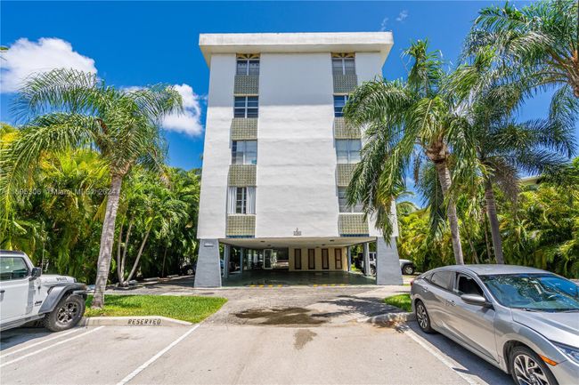 303 - 1165 98th St, Condo with 2 bedrooms, 2 bathrooms and null parking in Bay Harbor Islands FL | Image 1