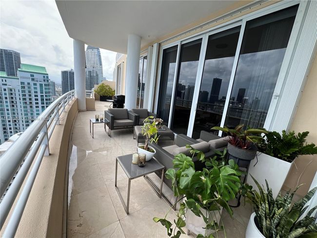 APT-4505 - 848 Brickell Key Dr, Condo with 3 bedrooms, 4 bathrooms and null parking in Miami FL | Image 8