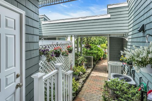 4 Victoria Dr, Amityville, NY, 11701-3854 | Card Image