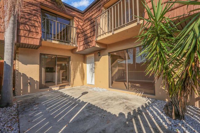 APT-23B - 1458 N Lawnwood Cir, Condo with 2 bedrooms, 3 bathrooms and null parking in Fort Pierce FL | Image 6
