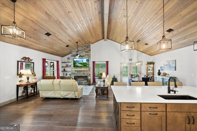 1330 Sr 110, Home with 6 bedrooms, 3 bathrooms and null parking in Waynesville GA | Image 15