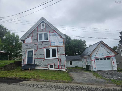 7 Mckenzie St, Lunenburg, NS, B0J2C0 | Card Image